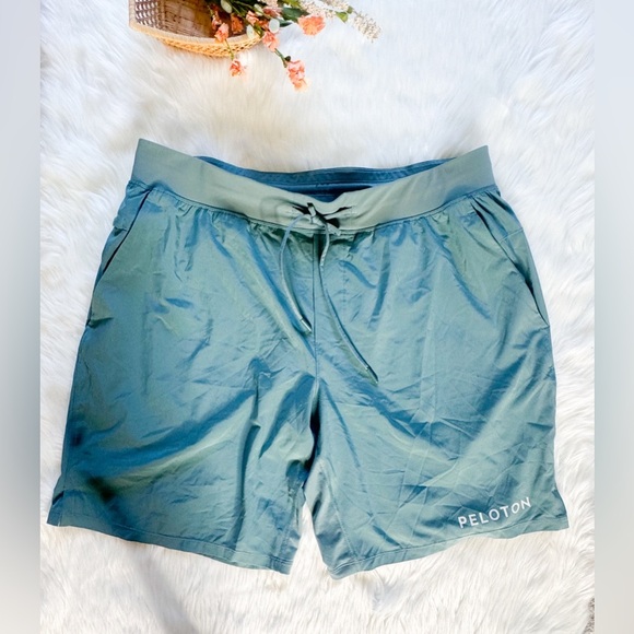 Lululemon peloton lined shorts LARGE - Picture 1 of 2